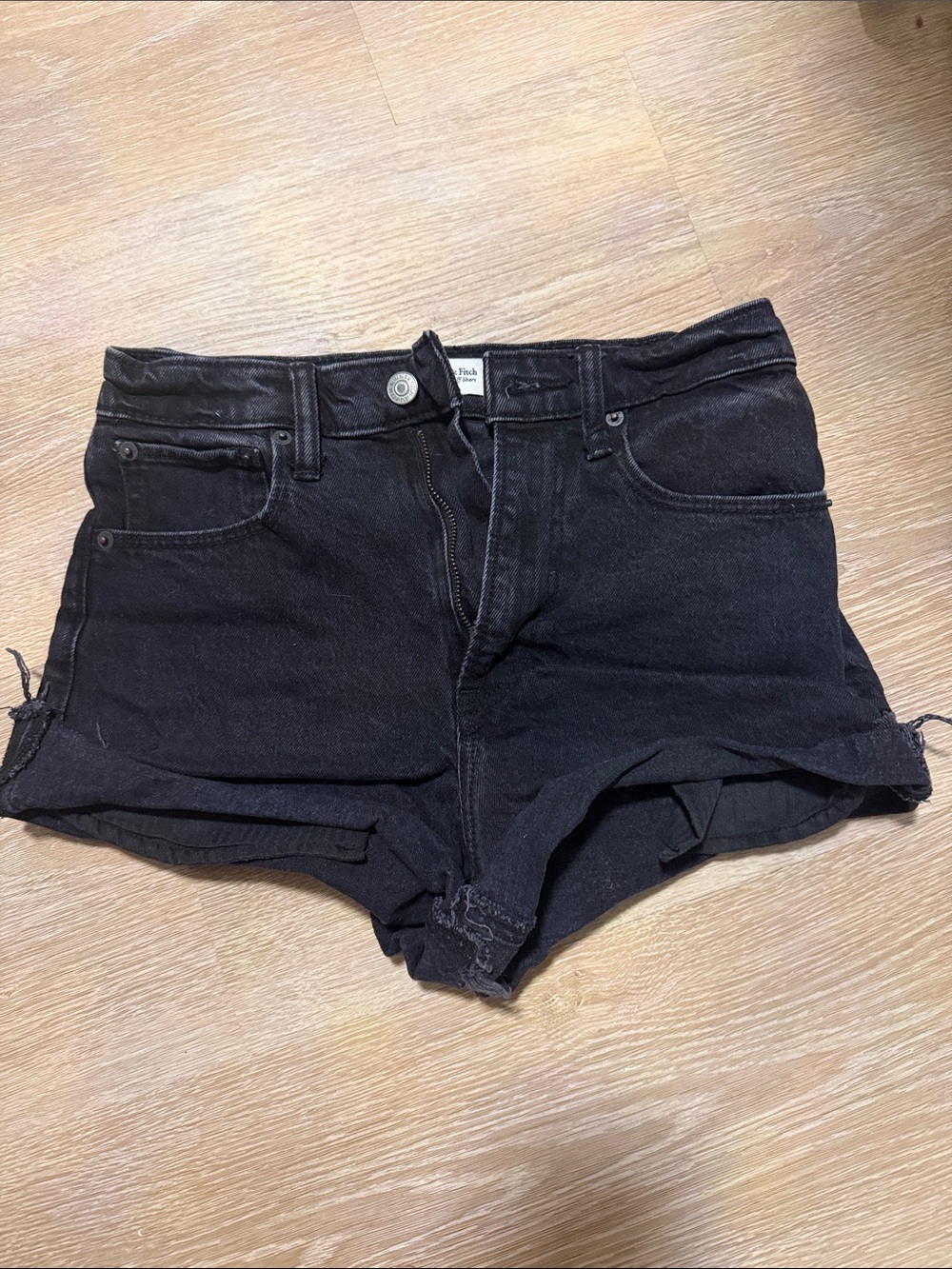 Abercrombie 90s Relaxed Women's Black Denim High-Waist Cutoff Shorts